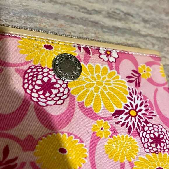 Coach wristlet with floral design - Picture 6 of 12